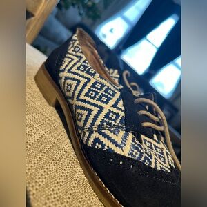 Navy blue Shoes with Pattern (US 7)